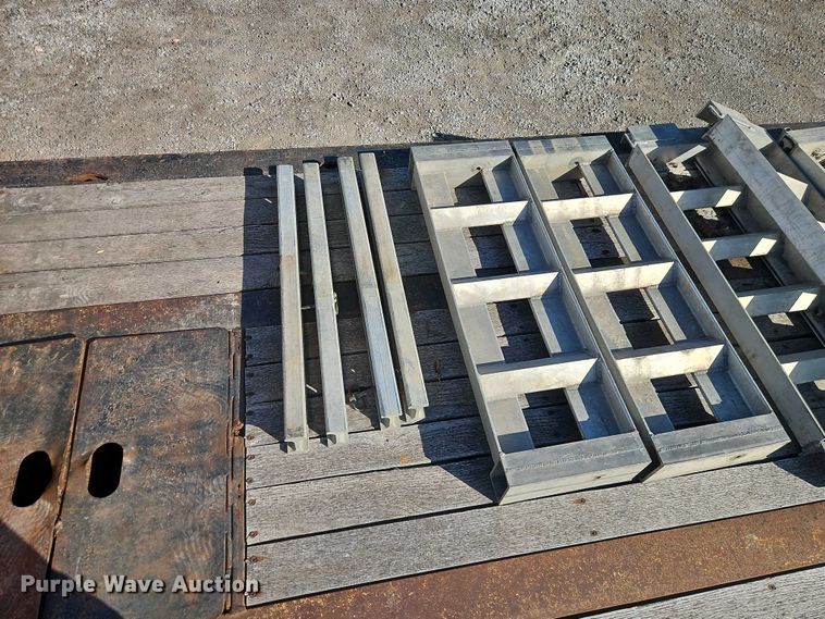 image for item EO4834 2013 XL Specialized Trailers XL60 lowboy equipment trailer