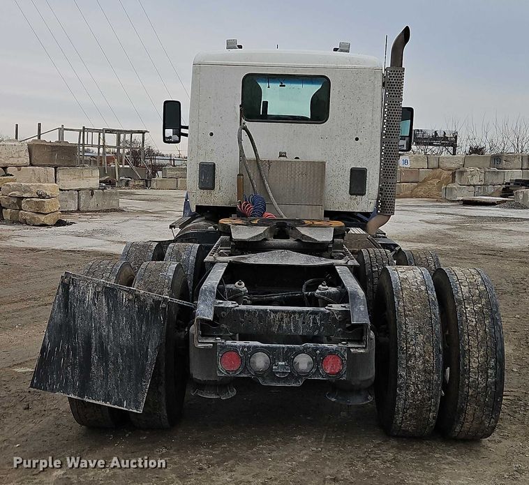 image for item EO4875 2015 Kenworth T880 semi truck