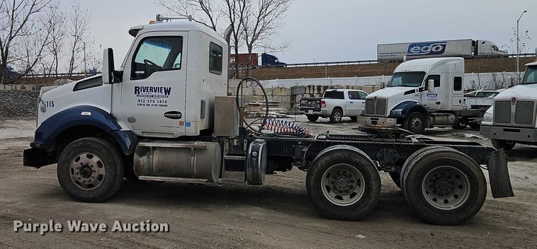 image for item EO4875 2015 Kenworth T880 semi truck