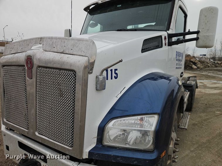 image for item EO4875 2015 Kenworth T880 semi truck