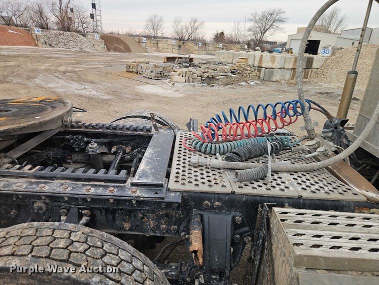 image for item EO4875 2015 Kenworth T880 semi truck