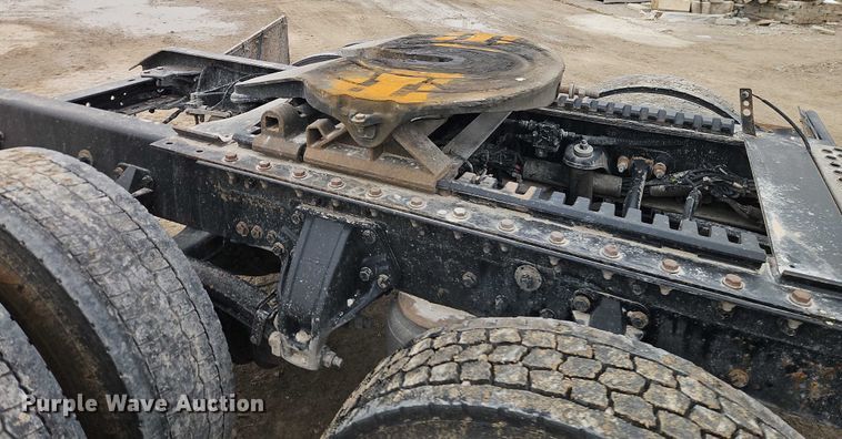 image for item EO4875 2015 Kenworth T880 semi truck