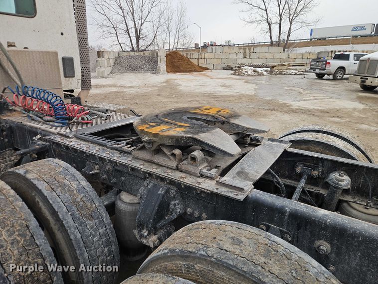 image for item EO4875 2015 Kenworth T880 semi truck