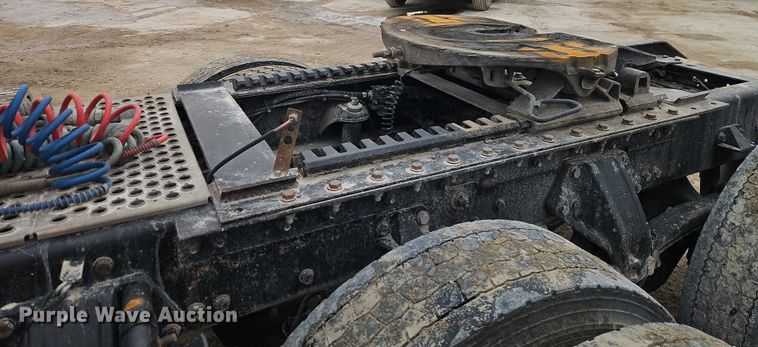 image for item EO4875 2015 Kenworth T880 semi truck