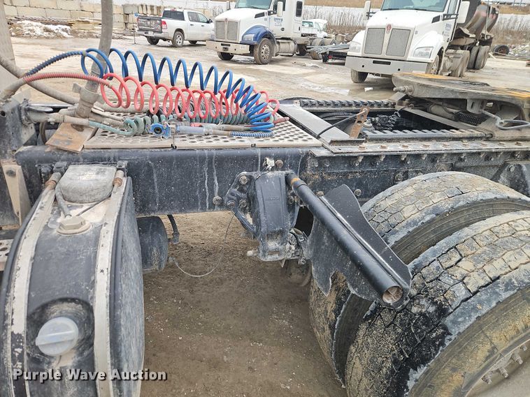 image for item EO4875 2015 Kenworth T880 semi truck