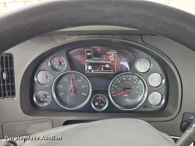 image for item EO4875 2015 Kenworth T880 semi truck