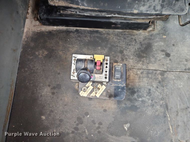 image for item EO4875 2015 Kenworth T880 semi truck