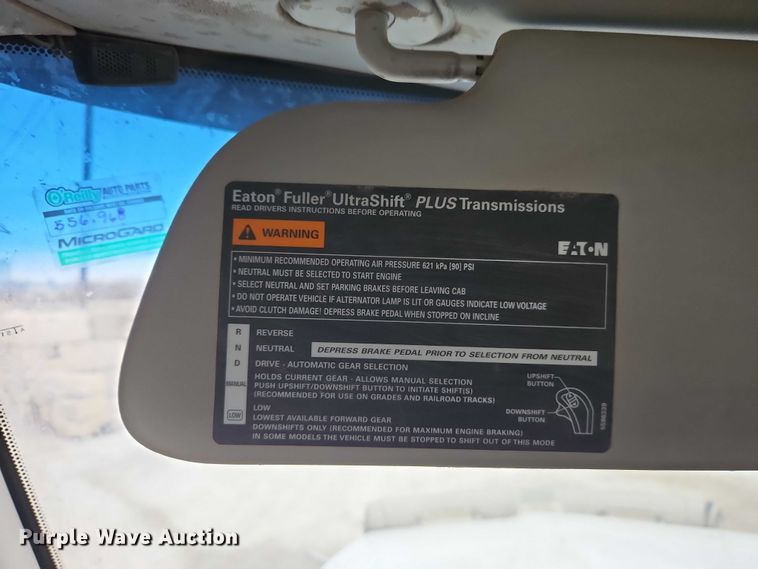 image for item EO4875 2015 Kenworth T880 semi truck