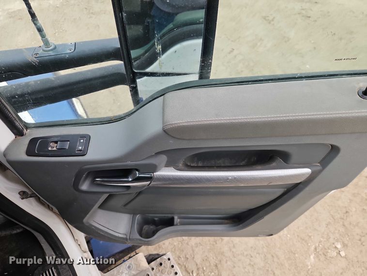 image for item EO4875 2015 Kenworth T880 semi truck