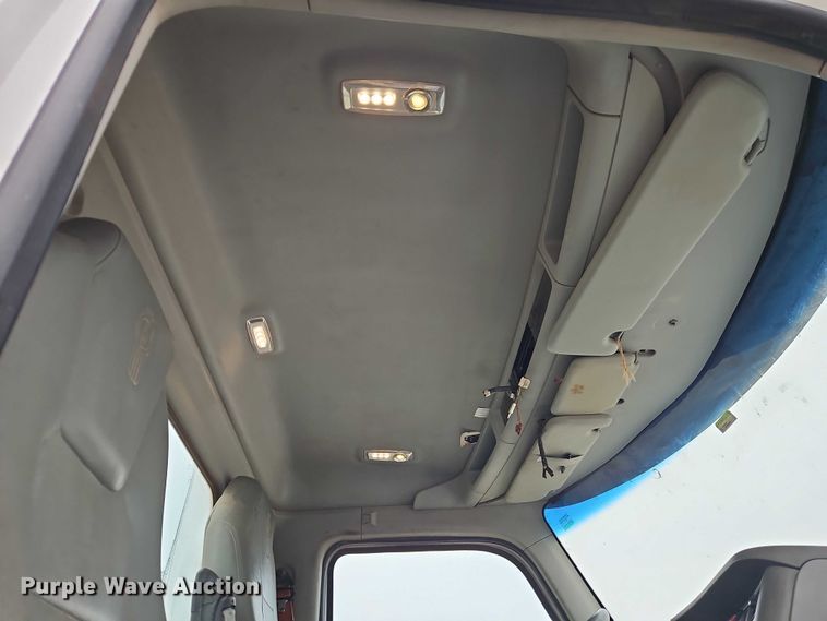 image for item EO4875 2015 Kenworth T880 semi truck