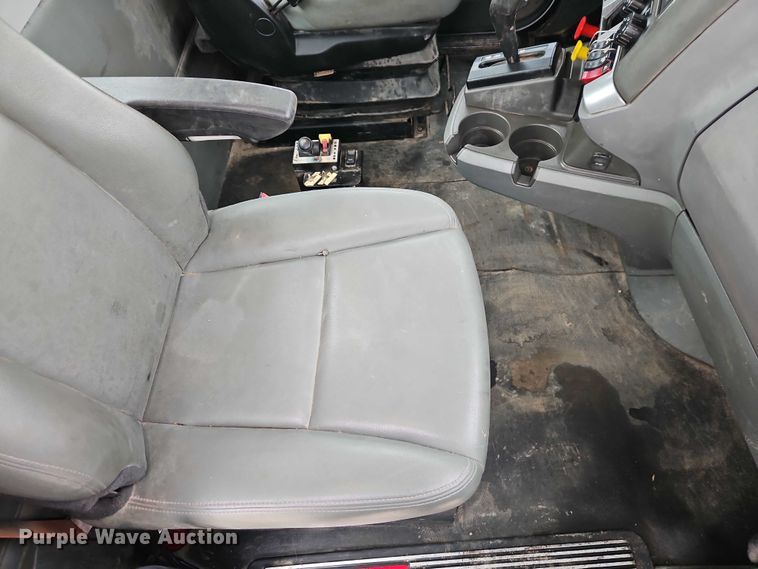 image for item EO4875 2015 Kenworth T880 semi truck