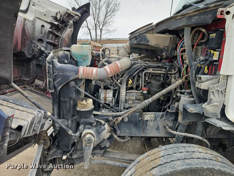 image for item EO4875 2015 Kenworth T880 semi truck