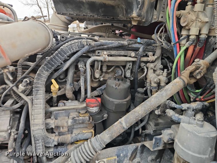 image for item EO4875 2015 Kenworth T880 semi truck