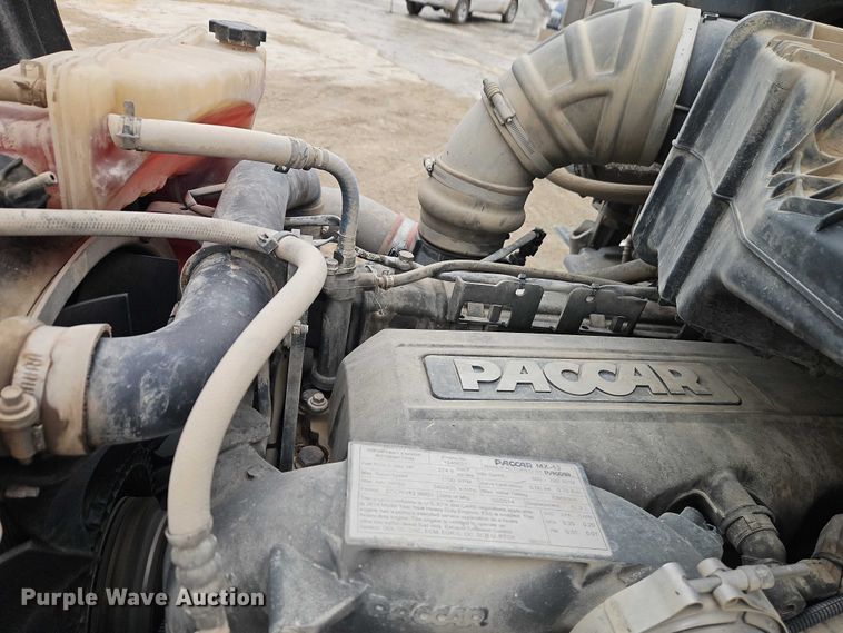 image for item EO4875 2015 Kenworth T880 semi truck