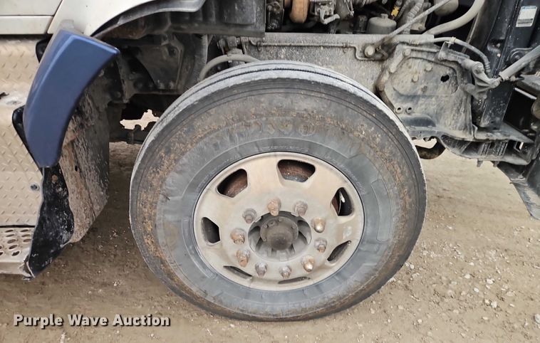 image for item EO4875 2015 Kenworth T880 semi truck