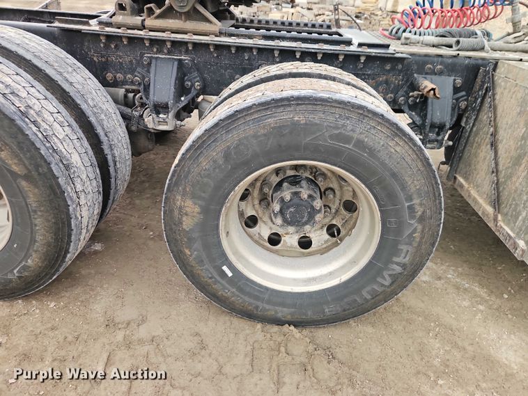 image for item EO4875 2015 Kenworth T880 semi truck