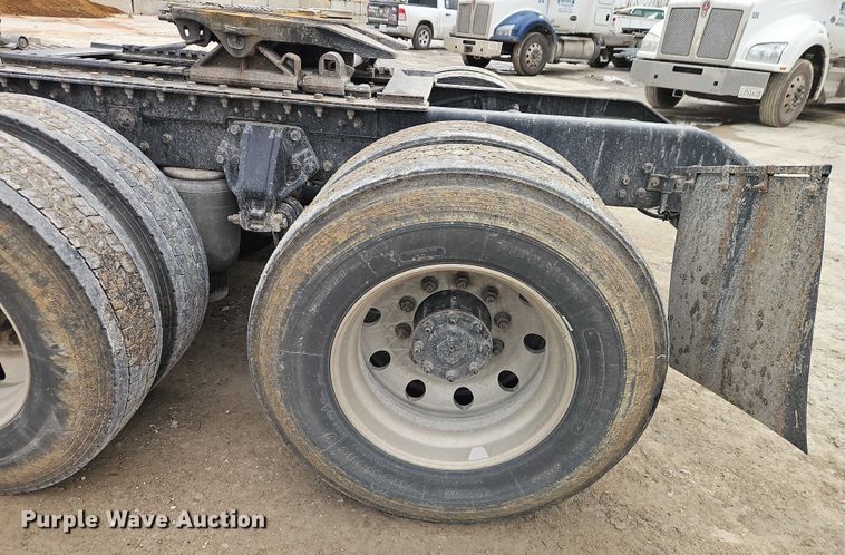 image for item EO4875 2015 Kenworth T880 semi truck