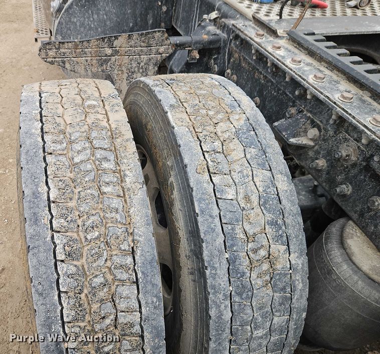 image for item EO4875 2015 Kenworth T880 semi truck