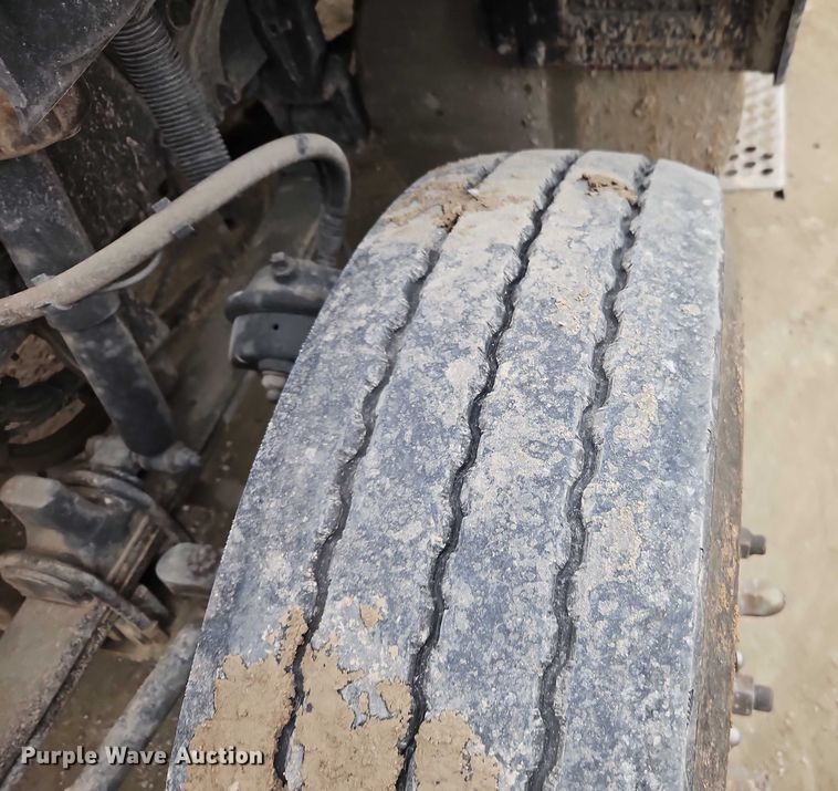 image for item EO4875 2015 Kenworth T880 semi truck