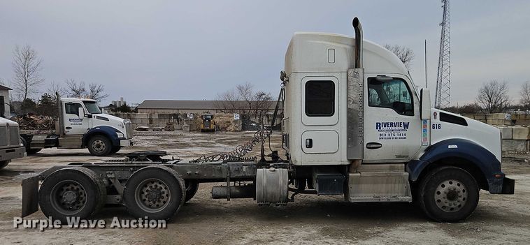 image for item EO4876 2016 Kenworth T880 semi truck