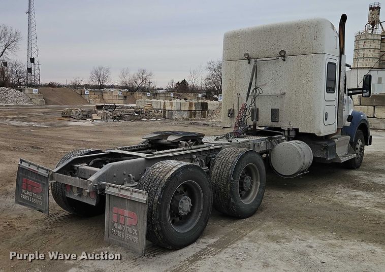 image for item EO4876 2016 Kenworth T880 semi truck