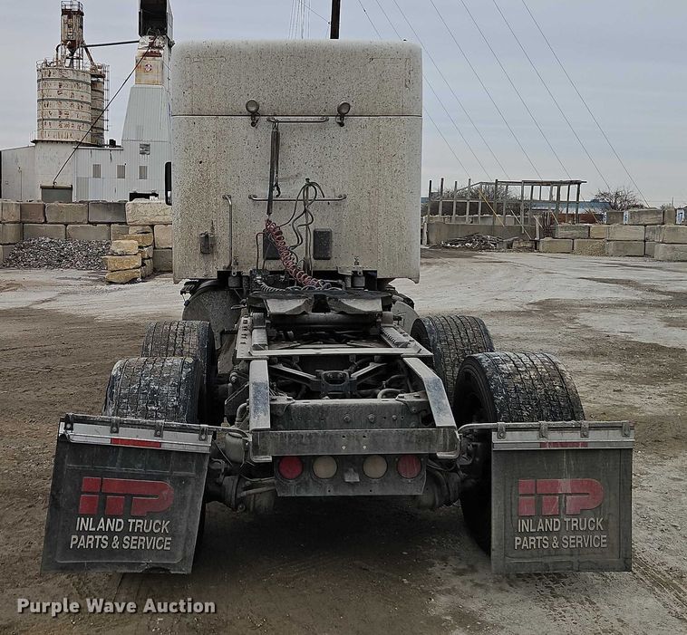 image for item EO4876 2016 Kenworth T880 semi truck