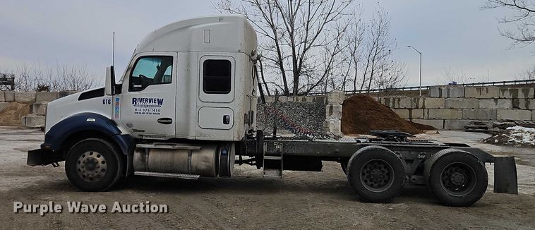 image for item EO4876 2016 Kenworth T880 semi truck