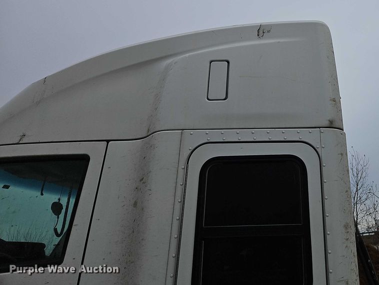 image for item EO4876 2016 Kenworth T880 semi truck