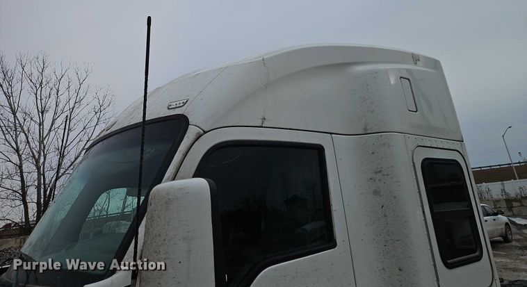 image for item EO4876 2016 Kenworth T880 semi truck