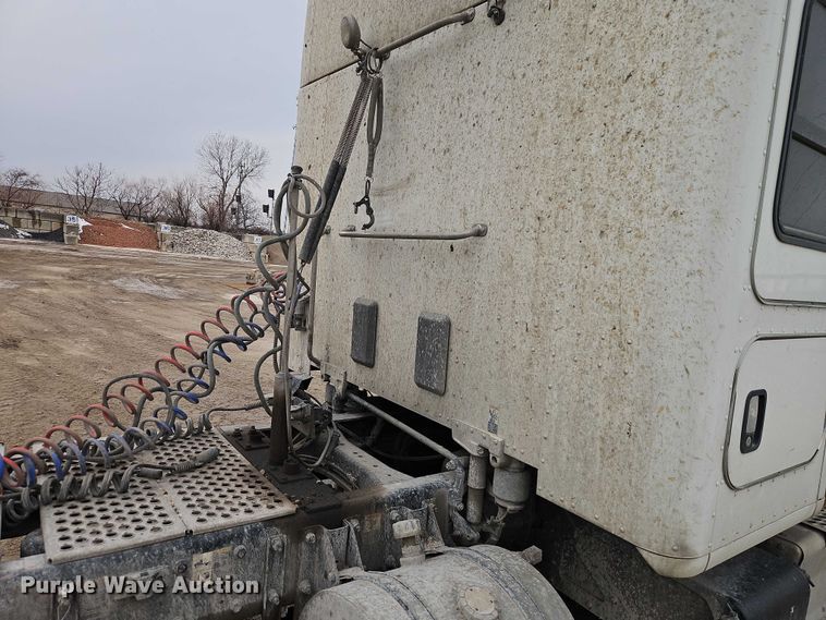 image for item EO4876 2016 Kenworth T880 semi truck