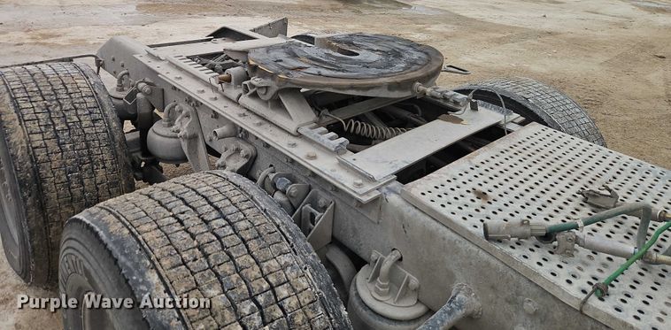 image for item EO4876 2016 Kenworth T880 semi truck