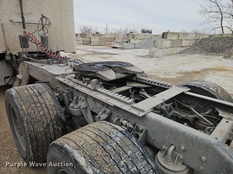 image for item EO4876 2016 Kenworth T880 semi truck