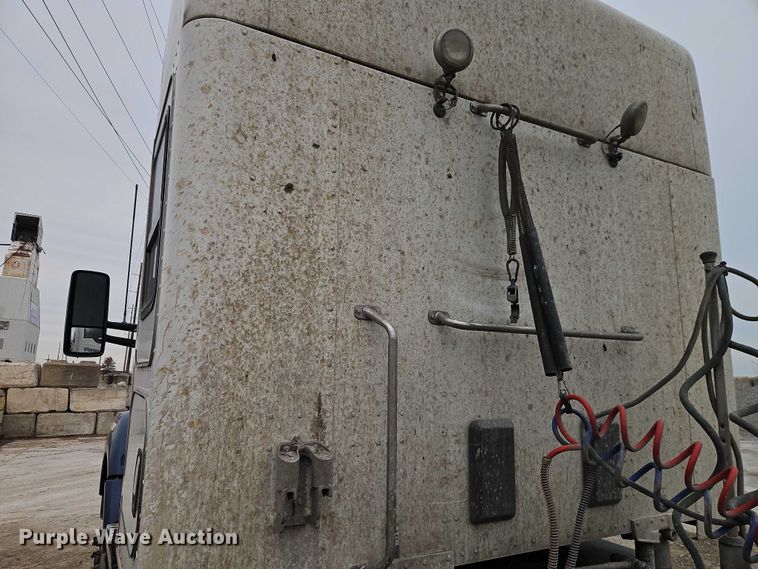 image for item EO4876 2016 Kenworth T880 semi truck