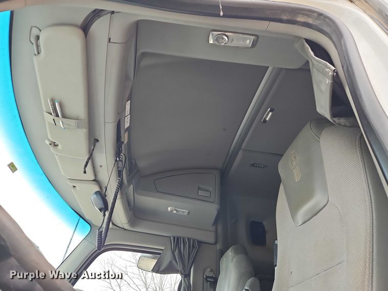 image for item EO4876 2016 Kenworth T880 semi truck