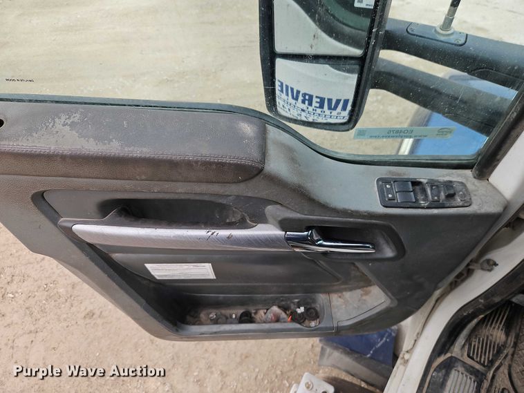 image for item EO4876 2016 Kenworth T880 semi truck