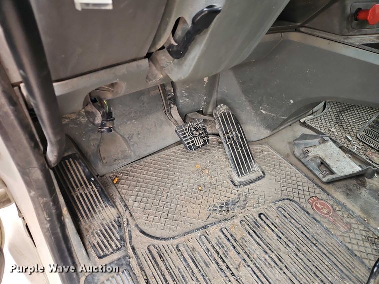 image for item EO4876 2016 Kenworth T880 semi truck