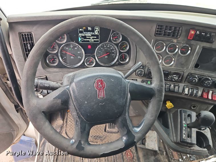 image for item EO4876 2016 Kenworth T880 semi truck