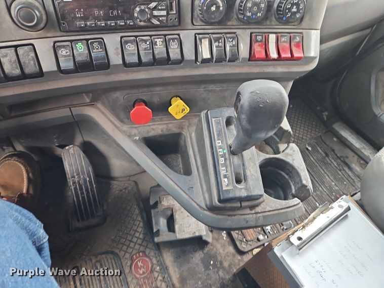 image for item EO4876 2016 Kenworth T880 semi truck