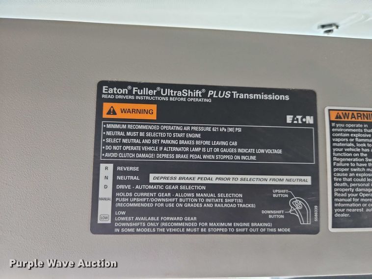 image for item EO4876 2016 Kenworth T880 semi truck