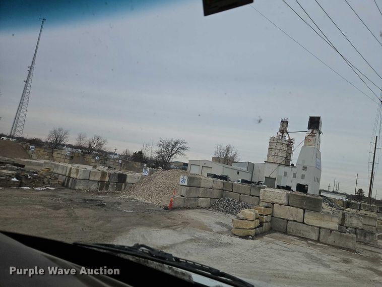 image for item EO4876 2016 Kenworth T880 semi truck