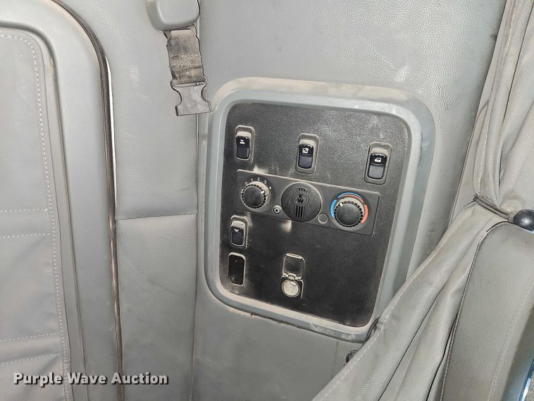 image for item EO4876 2016 Kenworth T880 semi truck