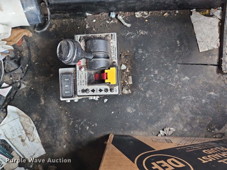 image for item EO4876 2016 Kenworth T880 semi truck