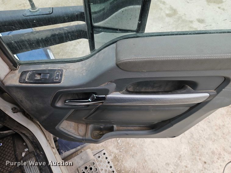 image for item EO4876 2016 Kenworth T880 semi truck