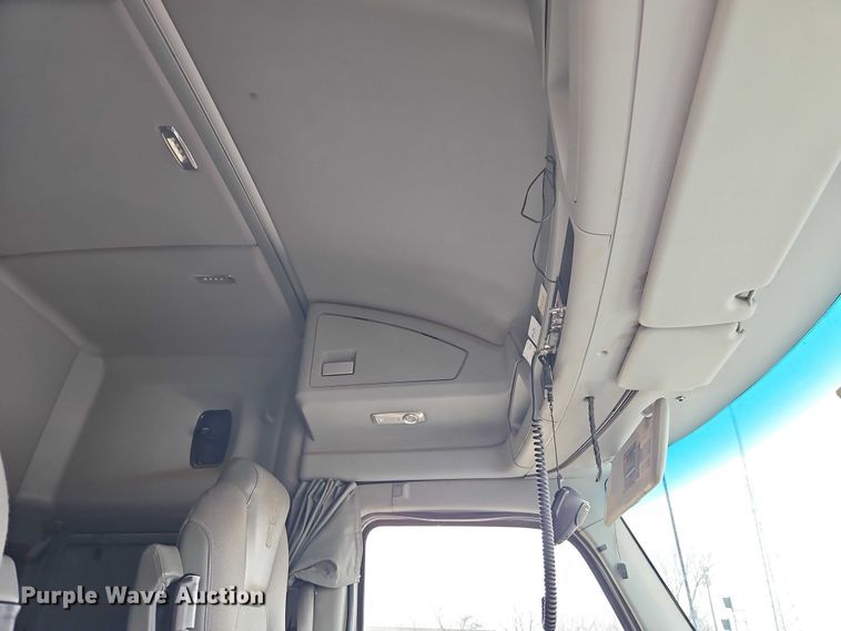 image for item EO4876 2016 Kenworth T880 semi truck