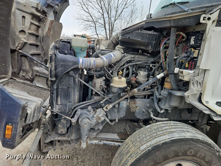 image for item EO4876 2016 Kenworth T880 semi truck