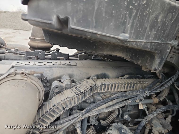 image for item EO4876 2016 Kenworth T880 semi truck