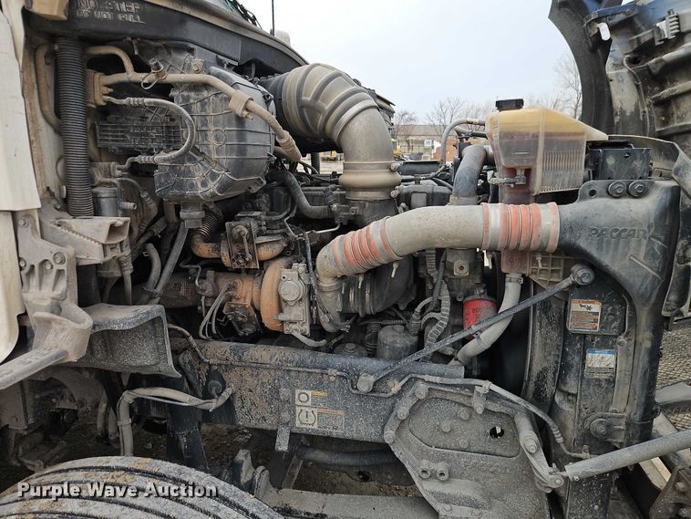 image for item EO4876 2016 Kenworth T880 semi truck