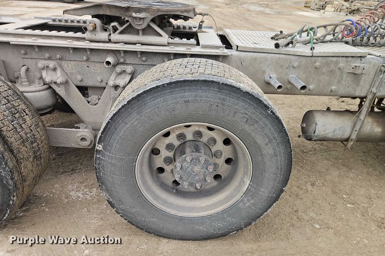 image for item EO4876 2016 Kenworth T880 semi truck