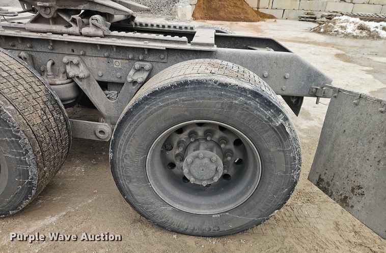 image for item EO4876 2016 Kenworth T880 semi truck