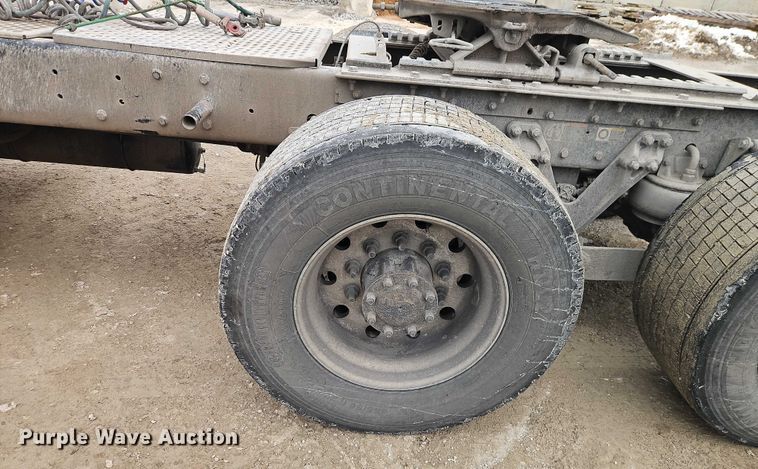 image for item EO4876 2016 Kenworth T880 semi truck